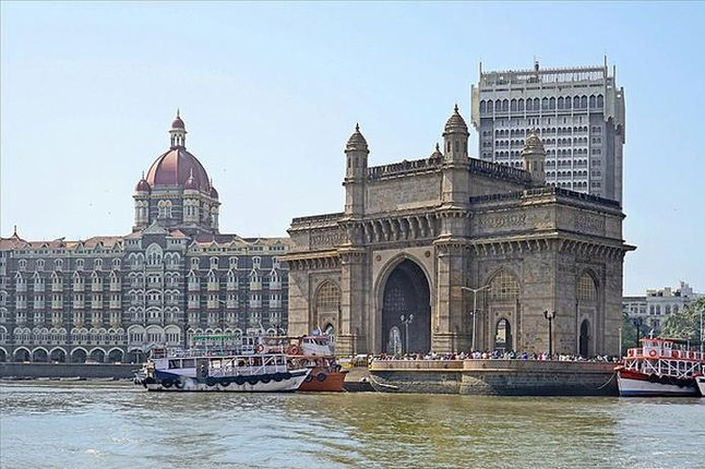 Mumbai Travel Guide | Gateway of India & City Life